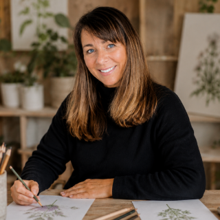 Andrea Schikora zeichnet botanische Illustrationen in ihrem Atelier für Studio Schikoko.